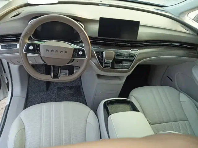 Roewe iMAX8 — Фото автомобиля 9