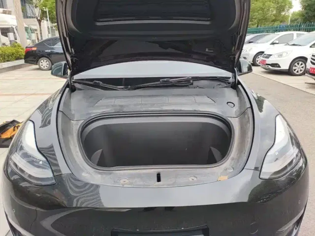 Tesla Model Y — Фото автомобиля 19