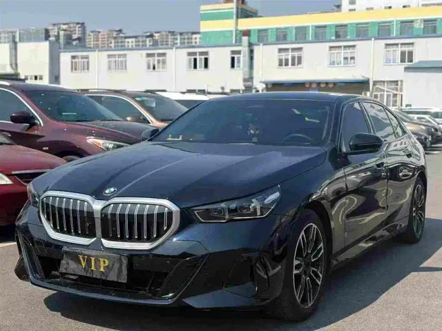 Фотография автомобиля — BMW 5 Series