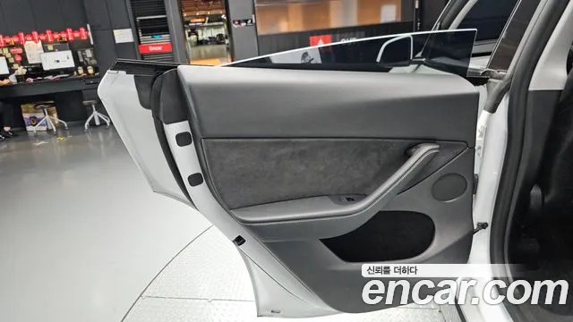 Tesla Model Y — Фото автомобиля 14