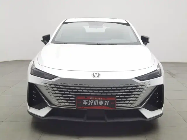 Changan UNI-V — Фото автомобиля 3