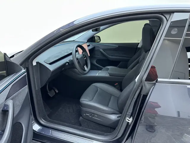 Tesla Model Y — Фото автомобиля 16