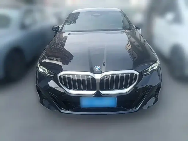 BMW 5 Series — Фото автомобиля 4