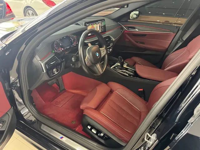 BMW 5 Series — Фото автомобиля 11