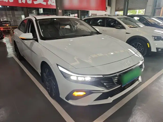 Hyundai Elantra — Фото автомобиля 3