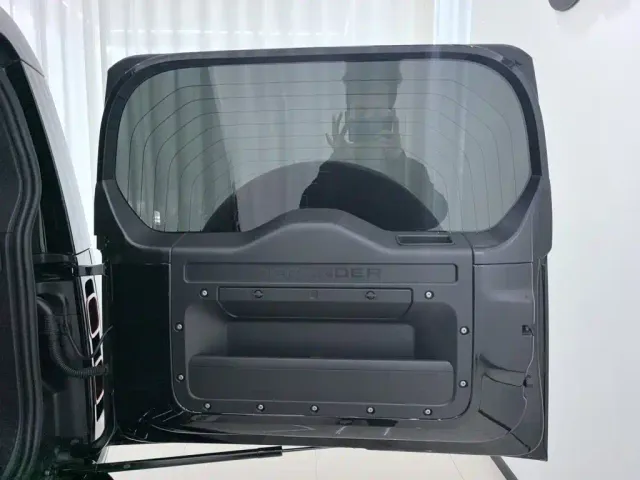 Land Rover Defender — Фото автомобиля 19