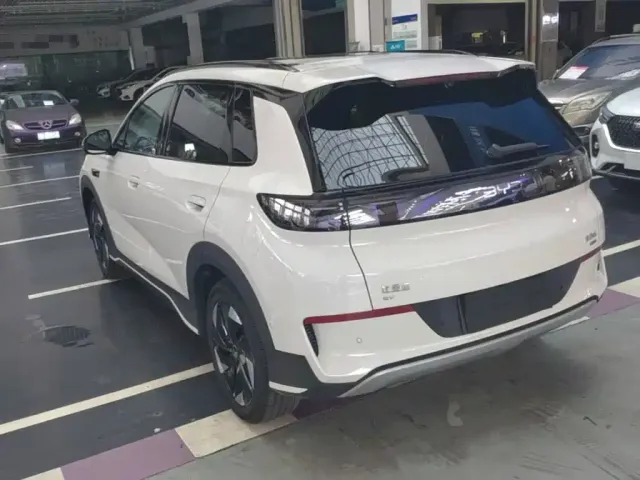 BYD Hai Shi 05 EV 2025 520KM Flagship Smart Navigation Edition — Фото автомобиля 4