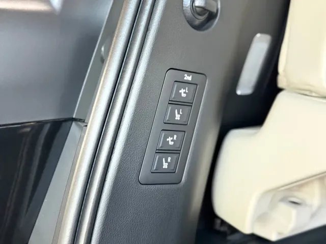 Lexus LM — Фото автомобиля 21