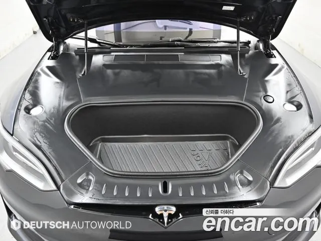 Tesla Model S — Фото автомобиля 6