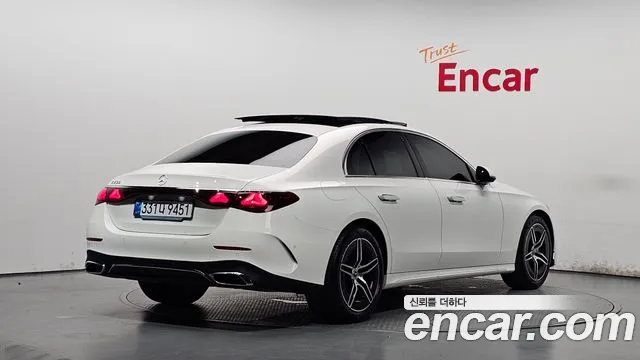 Mercedes-Benz E-Class — Фото автомобиля 2