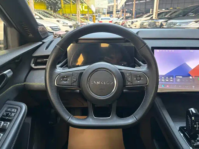 Lynk & Co 03 — Фото автомобиля 12