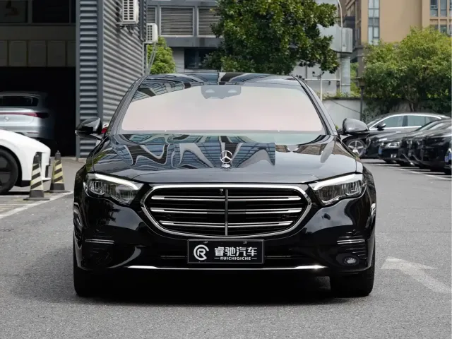 Mercedes-Benz E-Class — Фото автомобиля 2