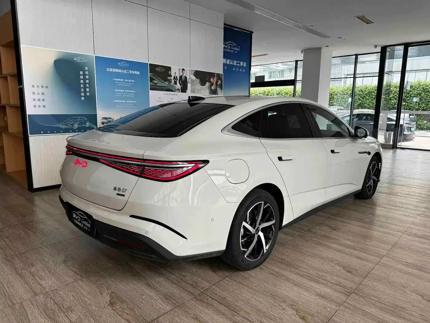 BYD Seal 07 DM-i 2026 DM-i 1.5T 230km Flagship — Фото автомобиля 8