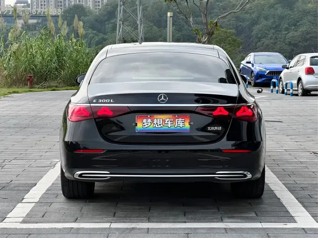 Mercedes-Benz E-Class — Фото автомобиля 7