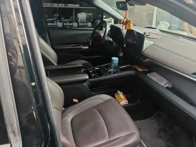 Toyota Sienna — Фото автомобиля 8