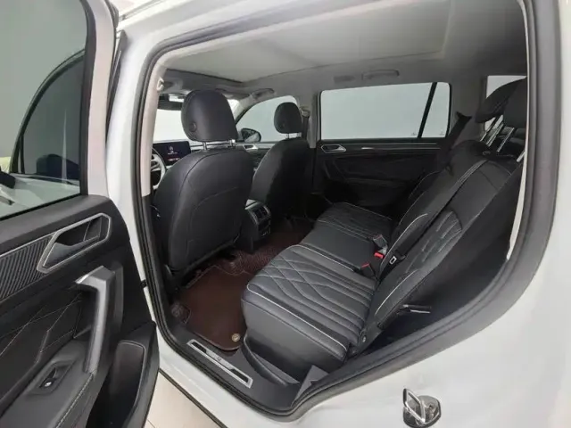 Volkswagen Tiguan L — Фото автомобиля 9