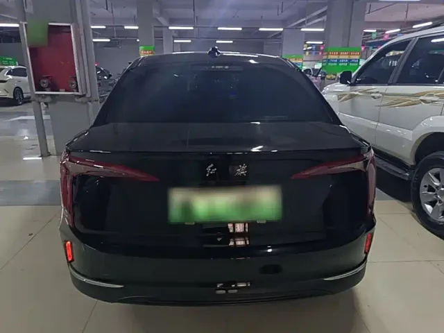 Hongqi E-QM5 — Фото автомобиля 5
