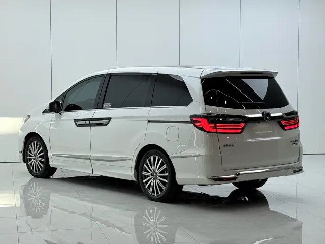 Honda Elysion — Фото автомобиля 14