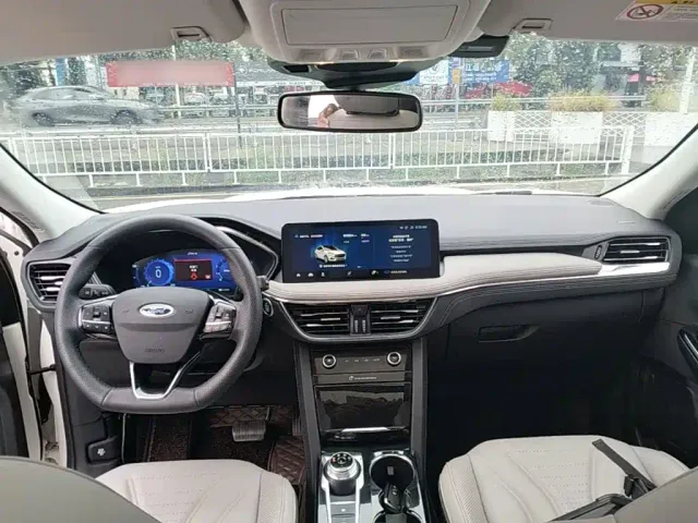 Ford Escape — Фото автомобиля 9