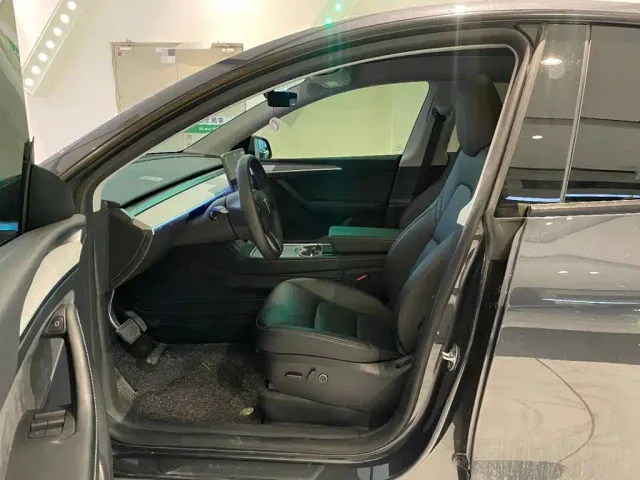 Tesla Model Y — Фото автомобиля 15