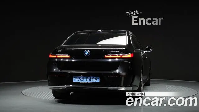 BMW i7 G70 — Фото автомобиля 4