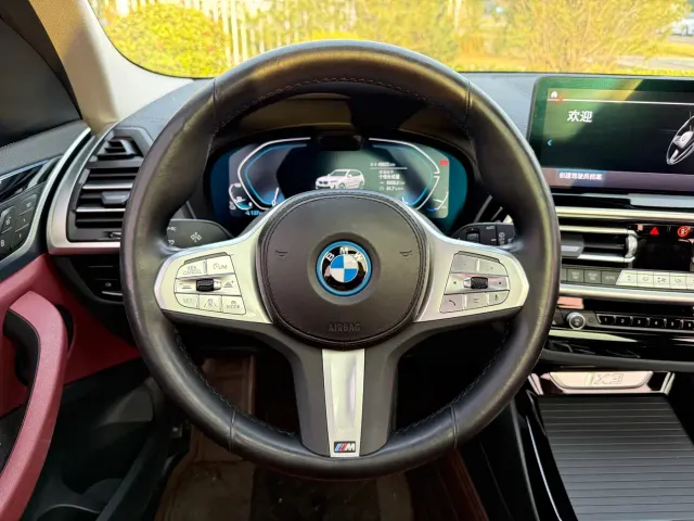 BMW iX3 — Фото автомобиля 15