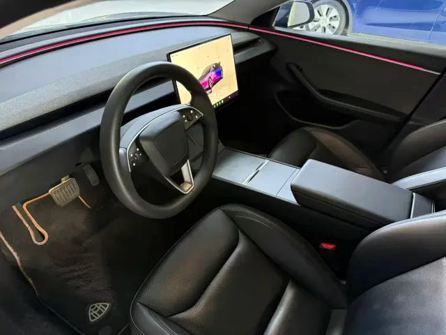 Tesla Model 3 — Фото автомобиля 7