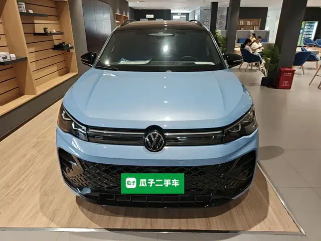 Volkswagen Tiguan L — Фото автомобиля 2