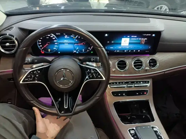 Mercedes-Benz E-Class — Фото автомобиля 9
