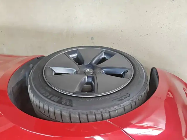 Tesla Model 3 — Фото автомобиля 22
