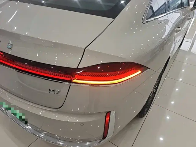 Roewe M7 DMH — Фото автомобиля 7