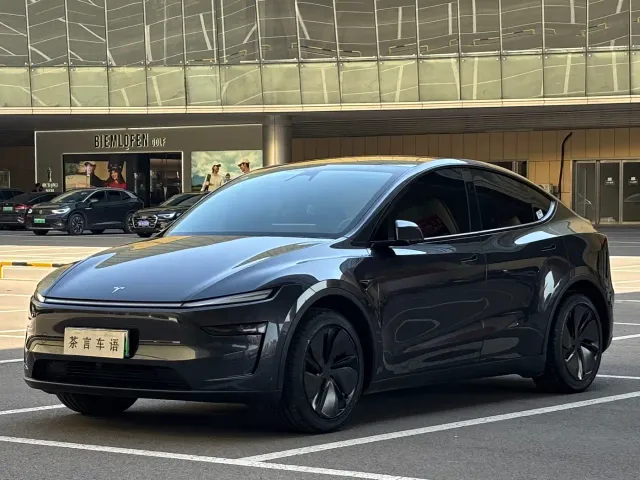 Фотография автомобиля — Tesla Model Y