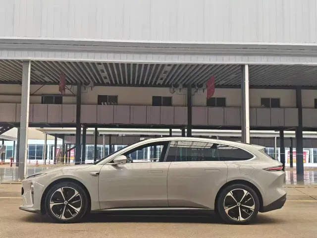 Nio ET5 Touring — Фото автомобиля 3