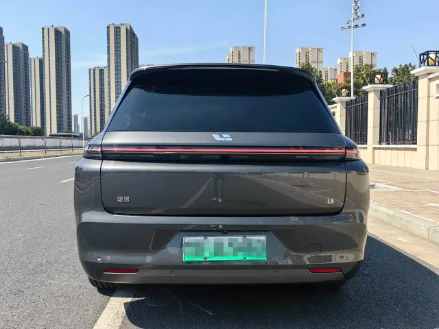 Li Auto L8 — Фото автомобиля 5