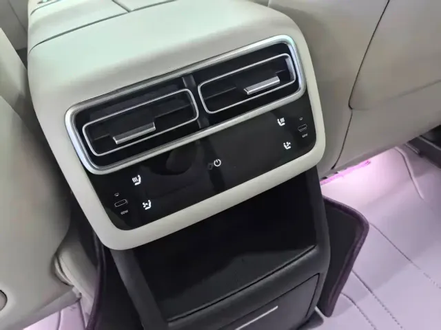 Li Auto L7 — Фото автомобиля 16