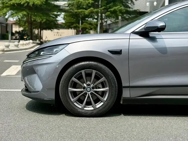 BYD Qin L — Фото автомобиля 16