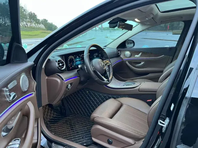 Mercedes-Benz E-Class — Фото автомобиля 3