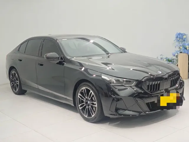 BMW 5 Series — Фото автомобиля 2