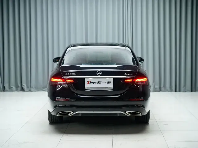 Mercedes-Benz E-Class — Фото автомобиля 11