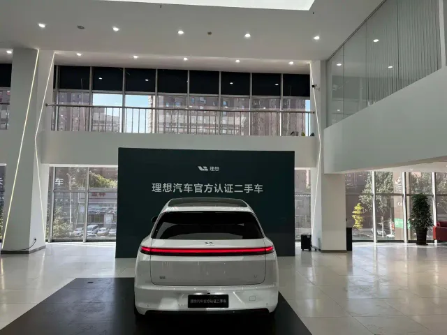 Li Auto L8 — Фото автомобиля 3