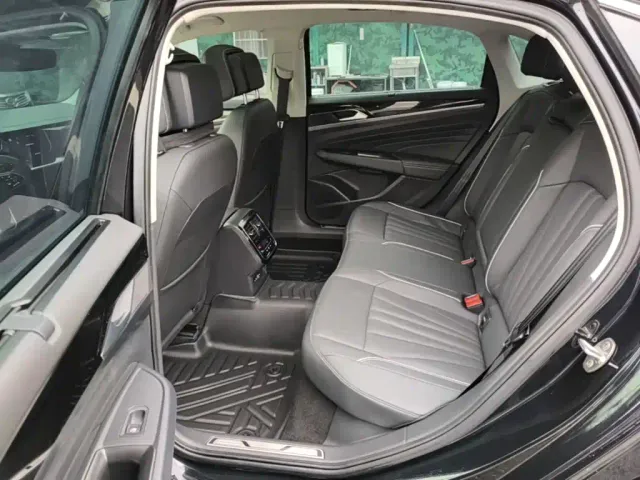 Volkswagen Passat — Фото автомобиля 16