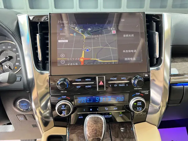 Toyota Alphard — Фото автомобиля 24