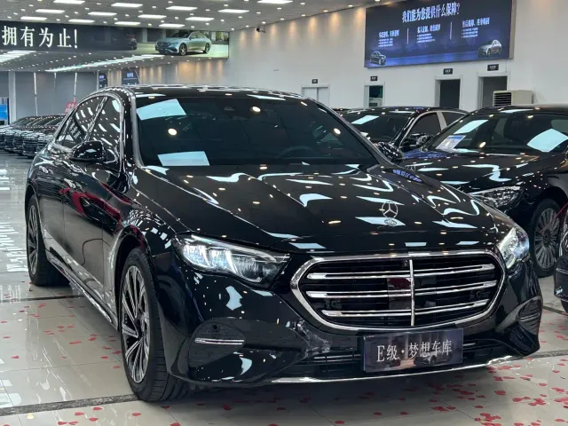 Mercedes-Benz E-Class — Фото автомобиля 2