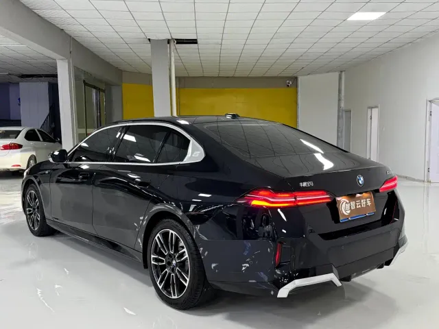 BMW 5 Series — Фото автомобиля 7