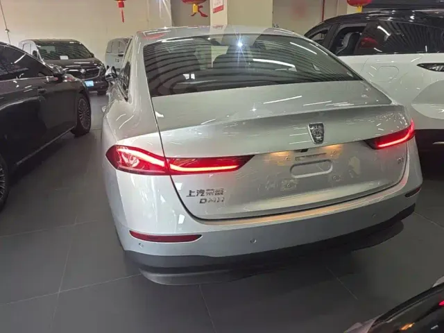 Roewe D7 — Фото автомобиля 5