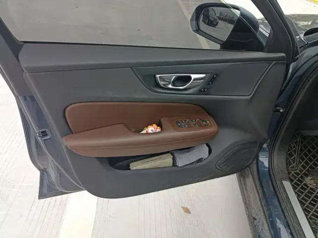 Volvo S60 — Фото автомобиля 7
