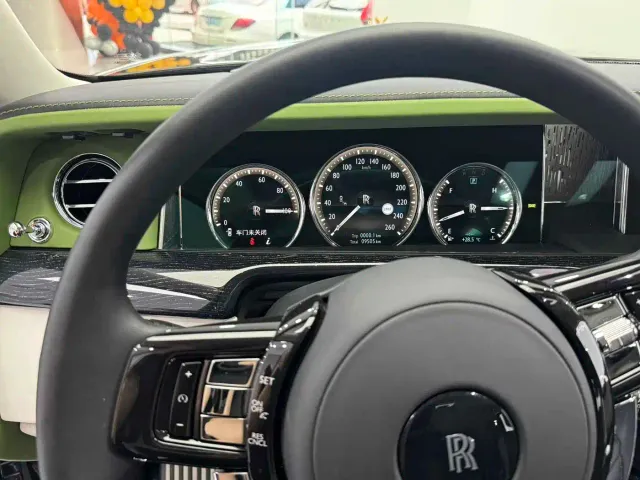 Rolls-Royce Phantom — Фото автомобиля 18