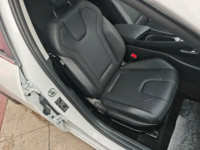 Hyundai Elantra — Фото автомобиля 24