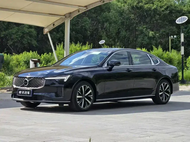 Фотография автомобиля — Volvo S90