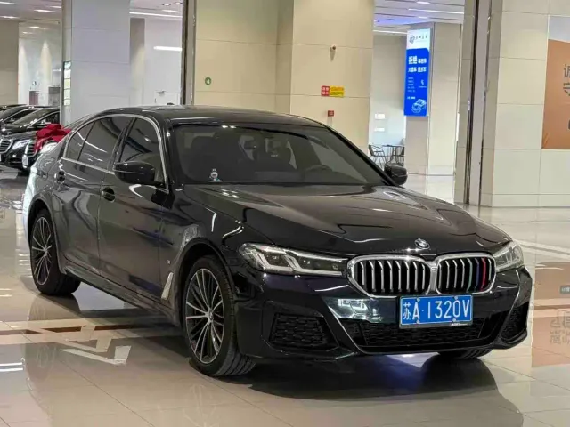 BMW 5 Series — Фото автомобиля 3